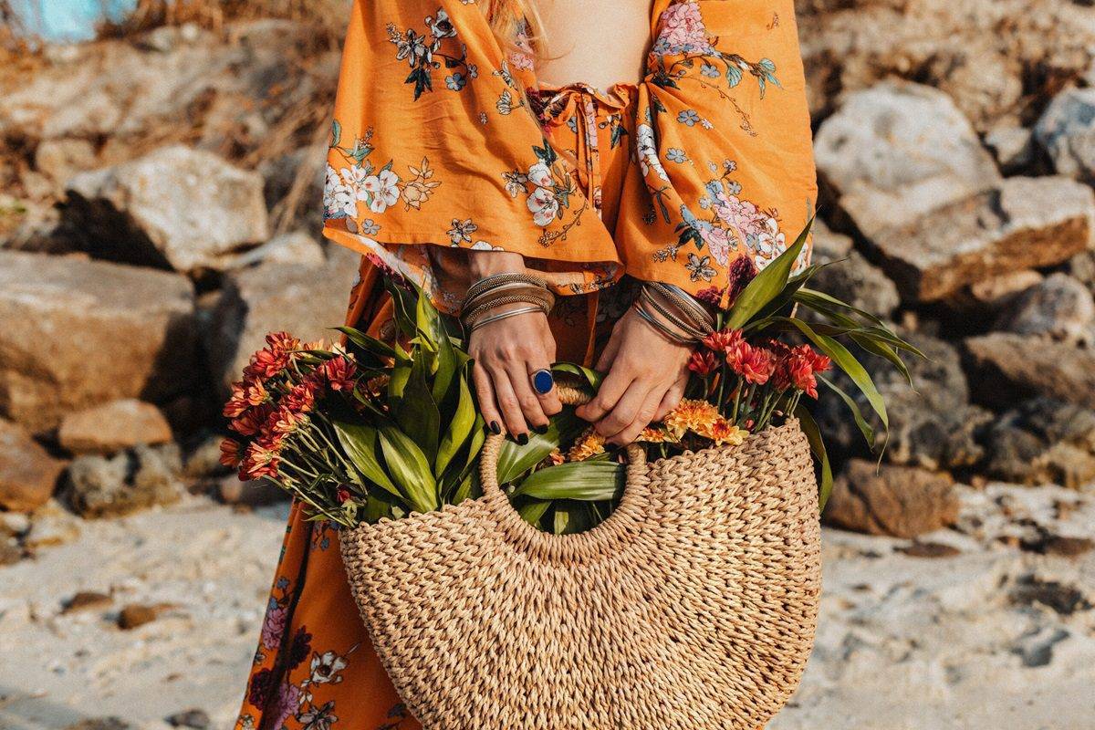 Close,up,of,beautiful,stylish,boho,model,holding,bag,outdoors